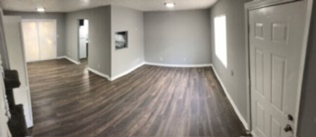 Foto del edificio - ONE MONTH FREE RENT! Newly Remodeled 2Bed/...