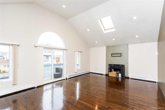 Foto del edificio - 428 E Harrison St