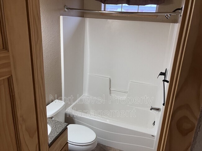 Foto del edificio - 28 Davis Ct