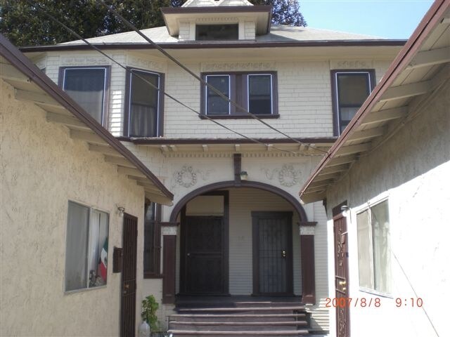 Building Photo - 156 E 35th St