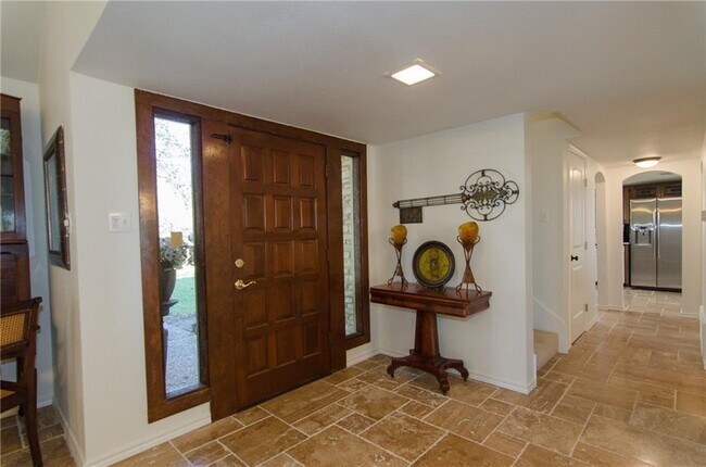 Foto del edificio - 1353 Lost Creek Blvd