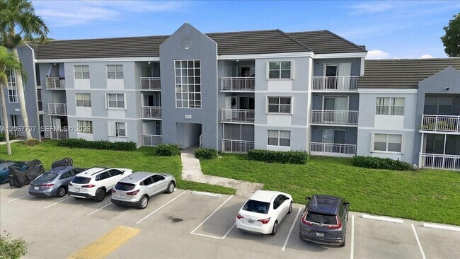 Foto del edificio - 8660 SW 212th St