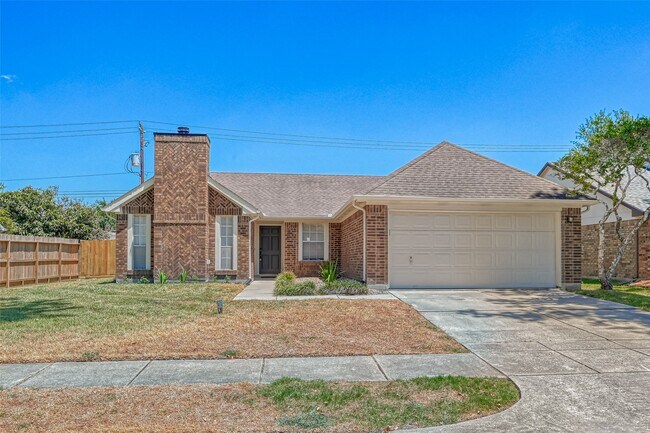 Building Photo - 16015 Surrey Woods Dr