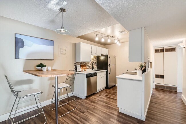 Foto del edificio - CHARMING 1 Bed 1 Bath Condo Near Downtown Louisville!