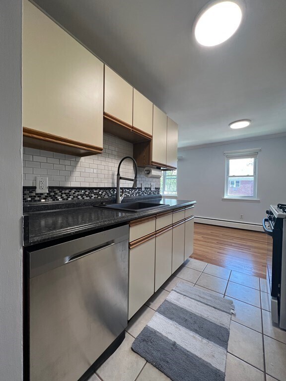 Foto del edificio - 272 Regency Park Dr