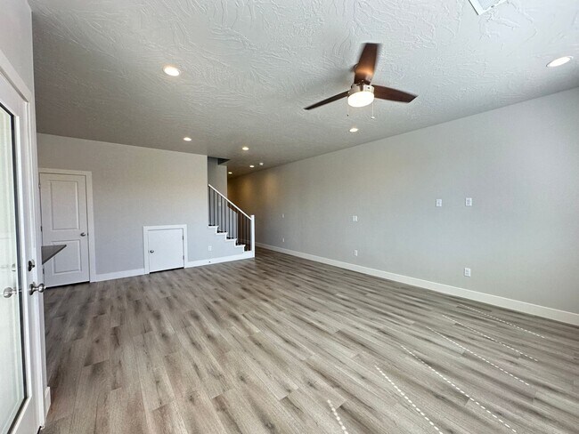 Building Photo - BRAND NEW 3 BEDROOM SAND HOLLOW TOWNHOME F...