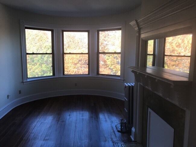 Building Photo - 1469 Beacon St