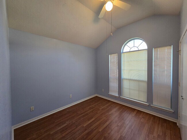 Foto del edificio - College Station - 3 bedroom / 2 bath / Fenced Yard / Garage /House