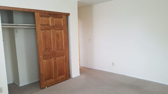 Foto del edificio - 6012 McPherson Ave