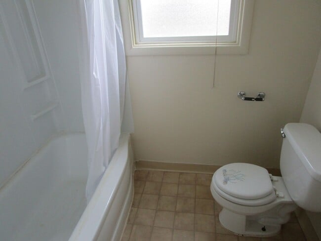 Building Photo - 319a