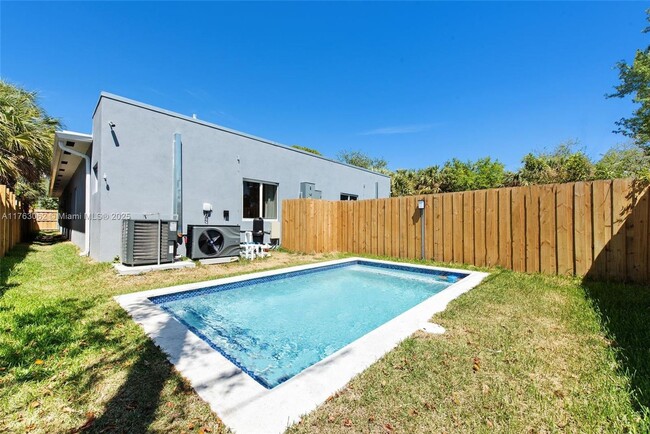 Building Photo - 1212 NW 6th Ct