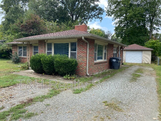 Building Photo - 411 Woodlawn Dr