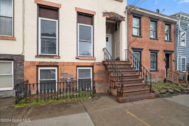Foto del edificio - 357 Washington Ave