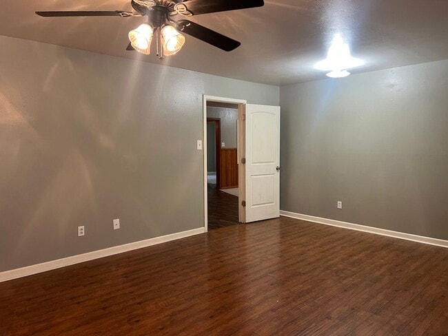 Foto del edificio - 3 bed 2 bath Move In Ready!