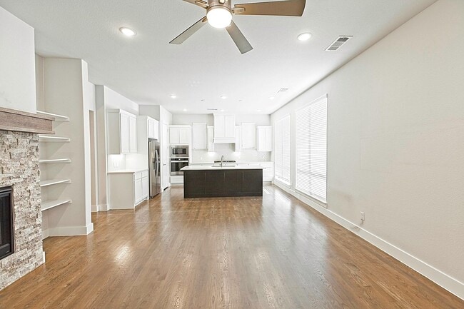 Building Photo - 1405 Bronson Ct