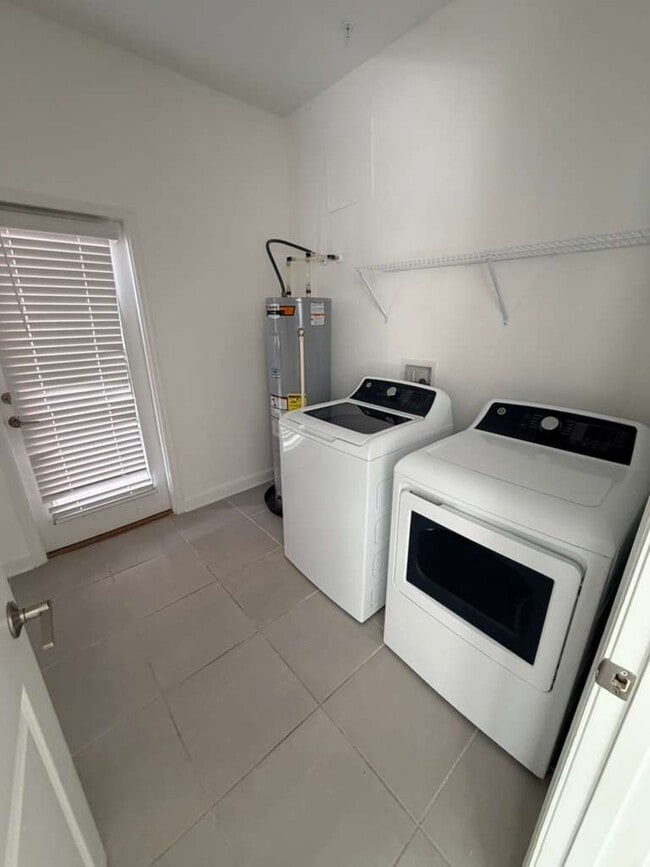 Building Photo - Orlando 11650