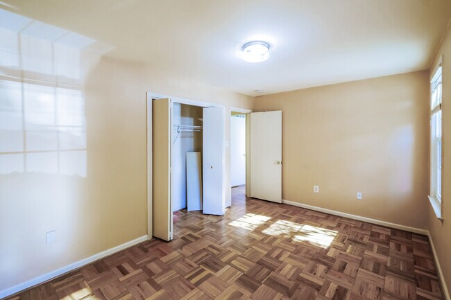 Foto del edificio - 647 Azalea Dr