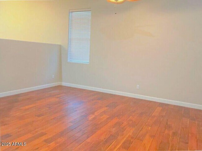 Foto del edificio - 16039 W Christy Dr