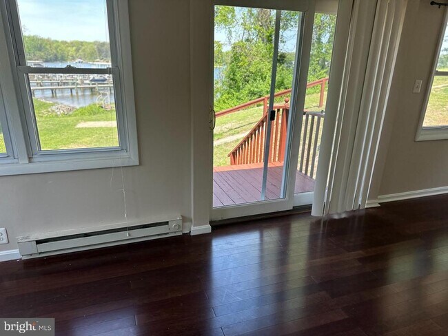 Foto del edificio - 7648 Beach Dr