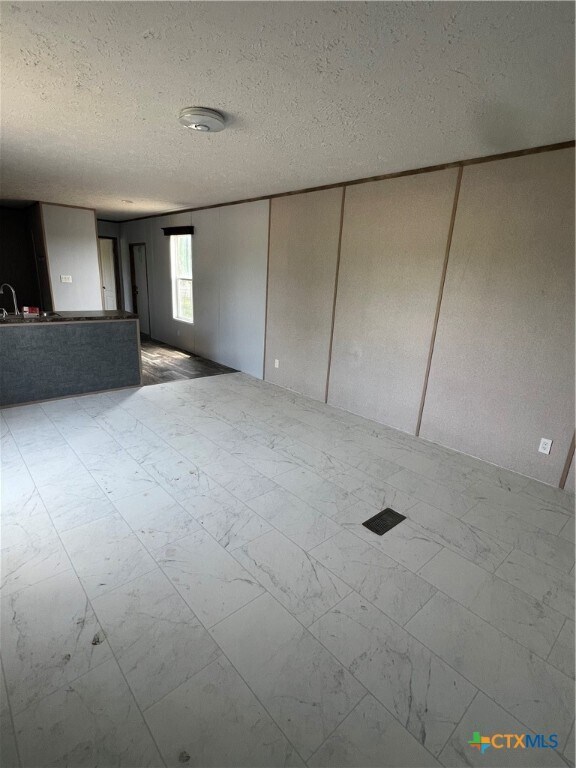 Building Photo - 940 County Rd 3390