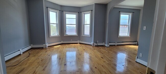 Building Photo - 186 Boylston St