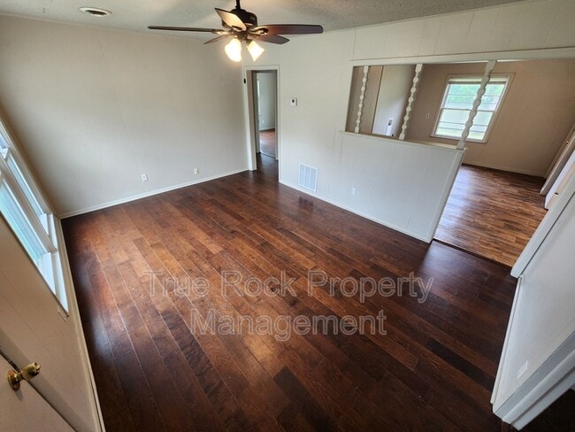 Building Photo - 1021 Hillside Dr