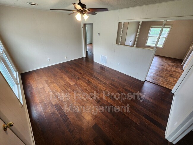 Foto del edificio - 1021 Hillside Dr