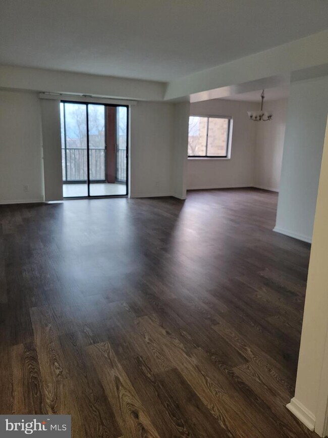 Foto del edificio - 5903 Mt Eagle Dr