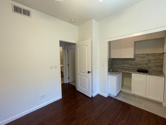 Foto del edificio - 1445 Farrell Ct
