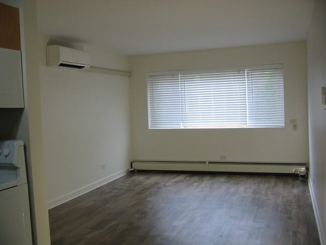Photo - 1105 College Ave Apartments