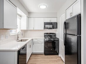 Building Photo - 620 Riverview Dr