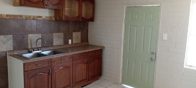 Building Photo - 3018 E Norton Vista