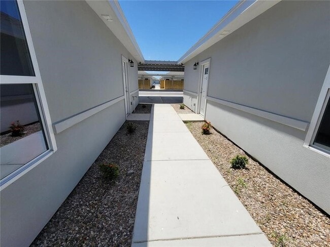 Building Photo - 1904 Davenport St