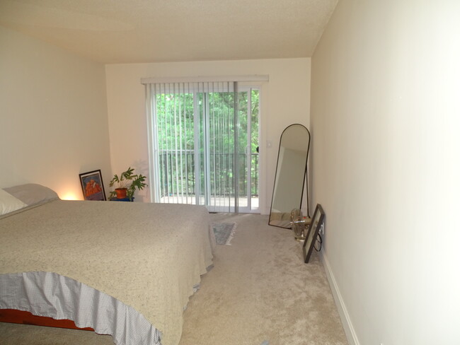 Lg Bedroom - 1512 Gary St