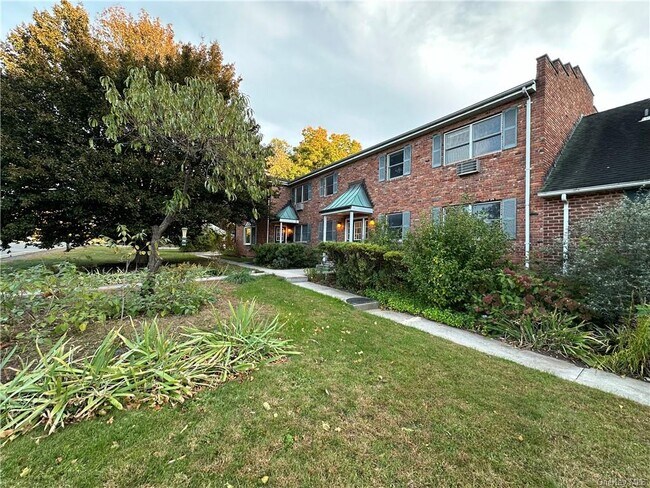 Building Photo - 57 Congers Rd