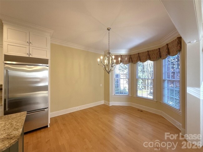 Building Photo - 1109 S Kings Dr