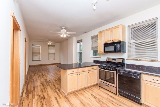 Foto del edificio - 2035 W Webster Ave