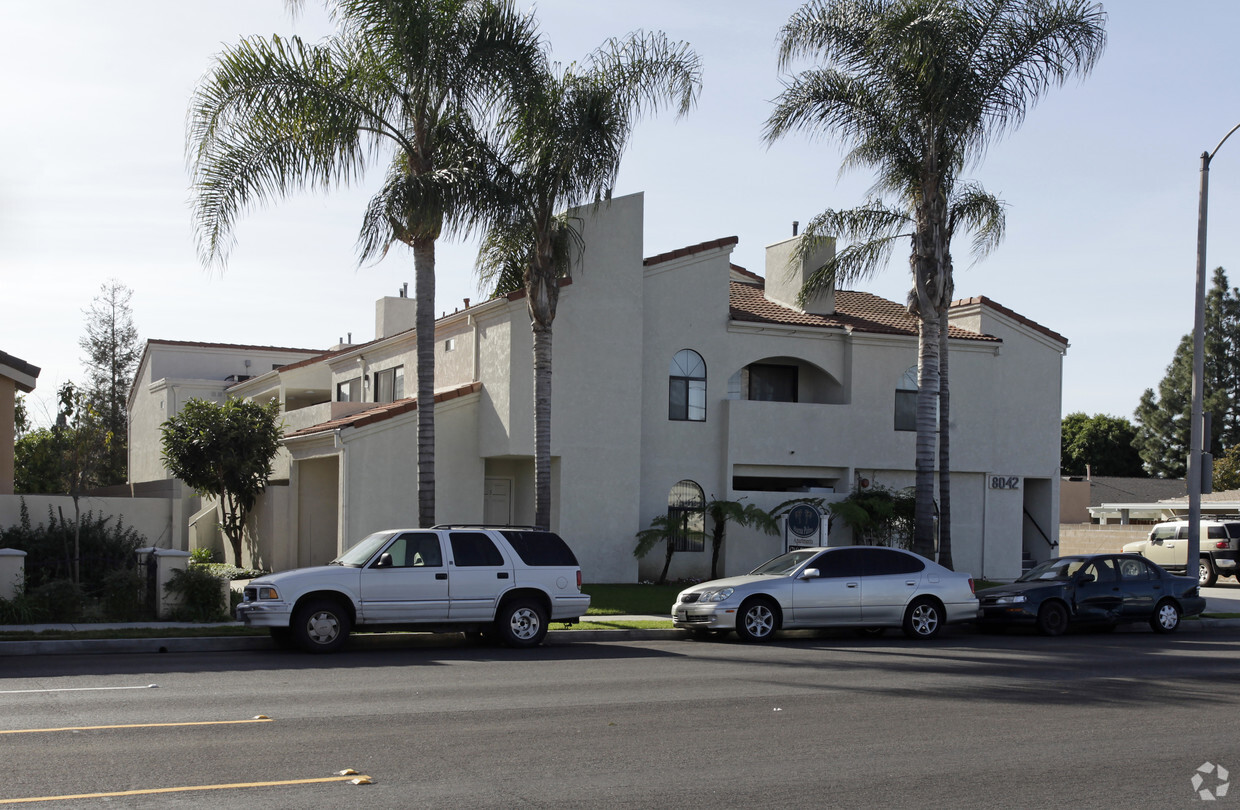 Building Photo - Buena Palms Apartments