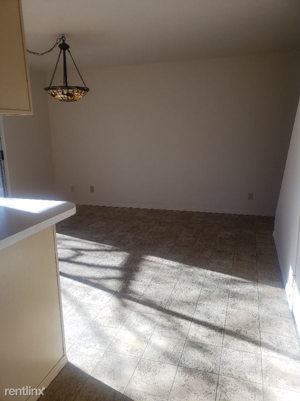 Building Photo - 3 br, 2.5 bath Townhome - 185 Robbins Ave