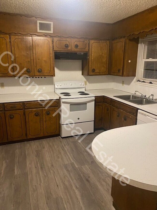 Foto del edificio - 3 Bed/2 Bath home with fresh updates!