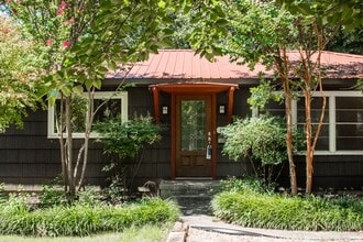 Building Photo - 1627 Oakland Ave