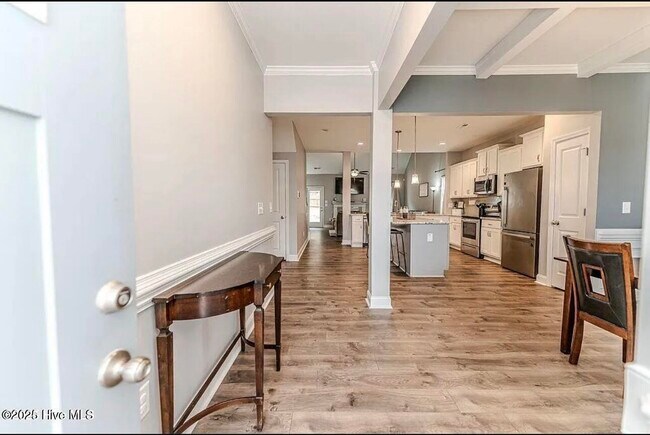Foto del edificio - 223 Burnside Dr