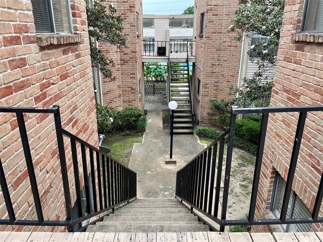 Foto del edificio - 10130 Waterstone Dr