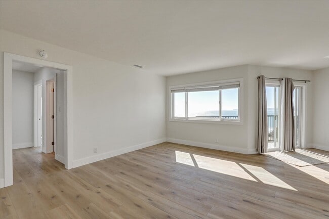 Building Photo - 811 Buena Vista