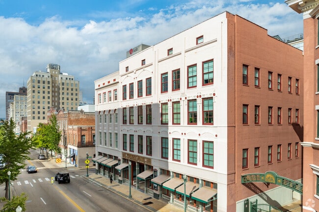 Building Photo - Gayoso House & Pembroke Square