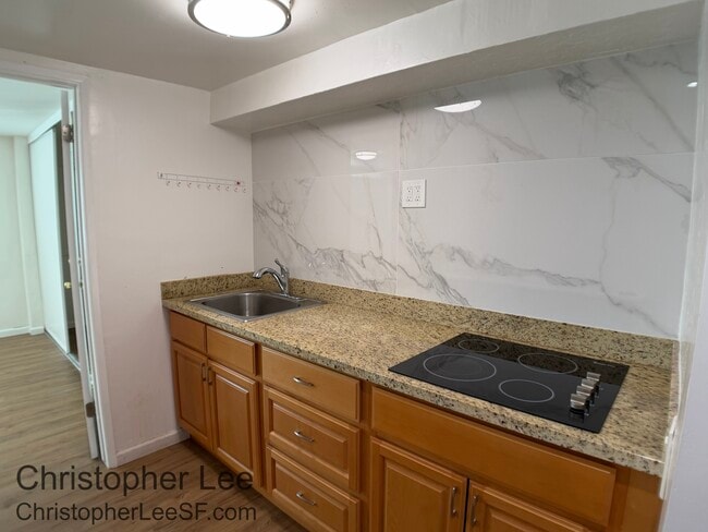 Building Photo - 2450 Ardee Ln