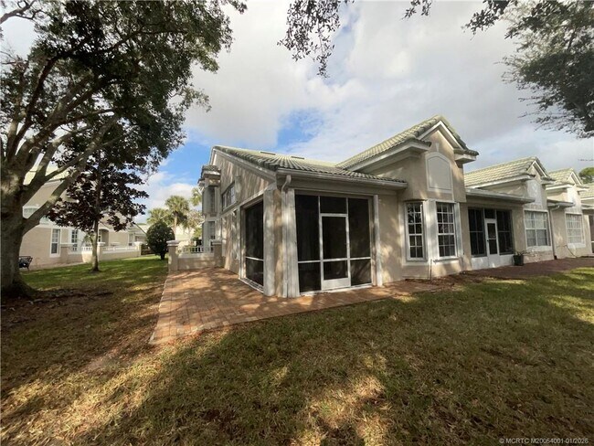 Building Photo - 1581 SW Harbour Isles Cir