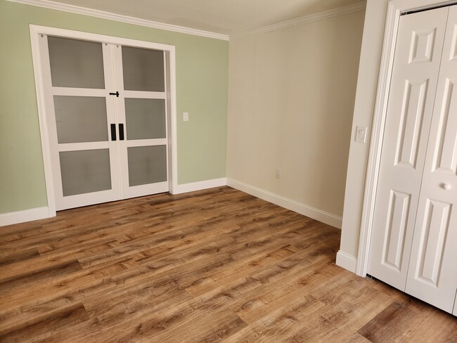bedroom/office - 1 Highland Ct