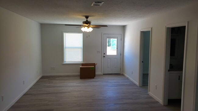 Building Photo - 100 Julia D Ln