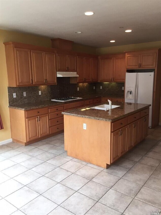 Building Photo - 83 Oak Grove Dr